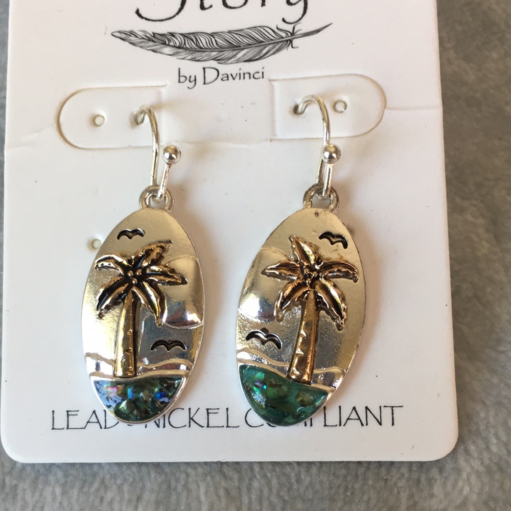Tropical Palm Tree Beach Fashion Earrings NWT Story by Davinci 1.50”